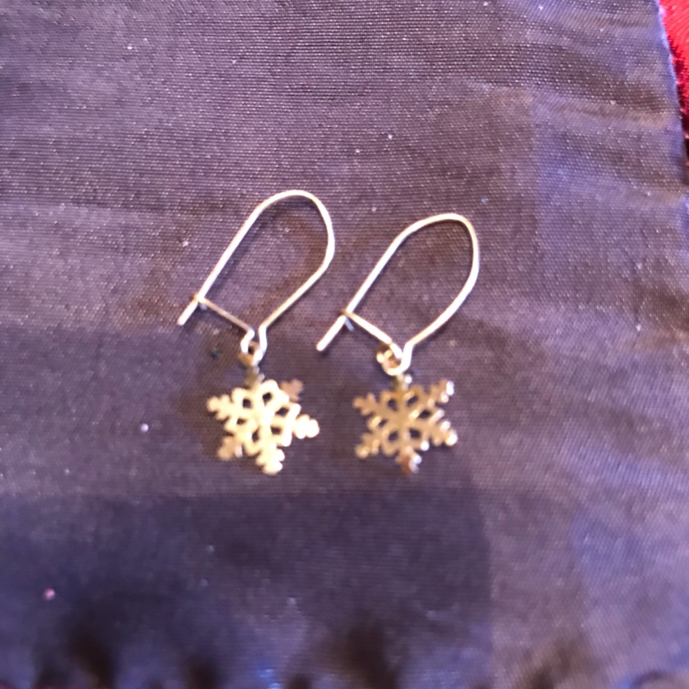 sold———————___GOLD SNOWFLAKE EARRINGS - Picture 3 of 5